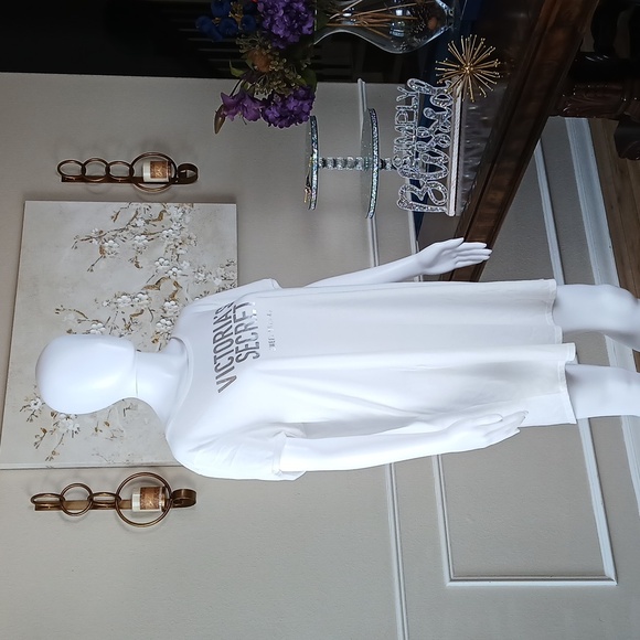 Victoria's Secret White Sleep Shirt. Size M/L - Picture 16 of 17